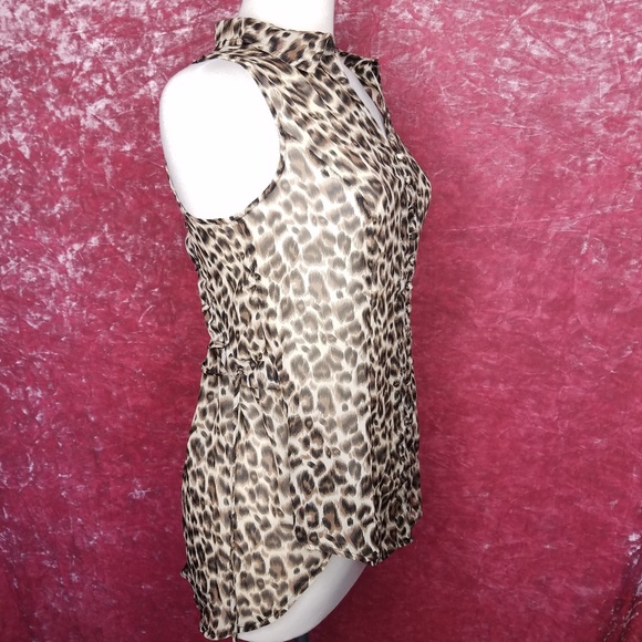 CLOSET CLEANOUT ⚠️Leopard print top - Picture 5 of 8
